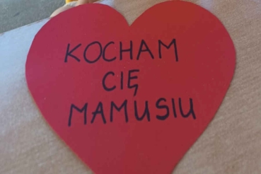 Czerwone serce z napisem Kocham Cię Mamusiu