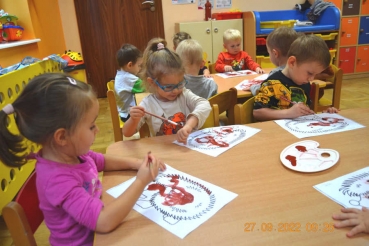 Dzieci malują jeżyki