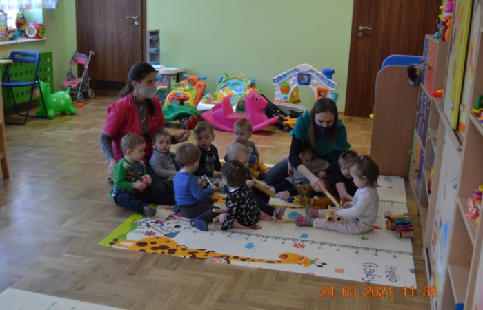 Wiosenny musicial w wykonaniu Krasnali