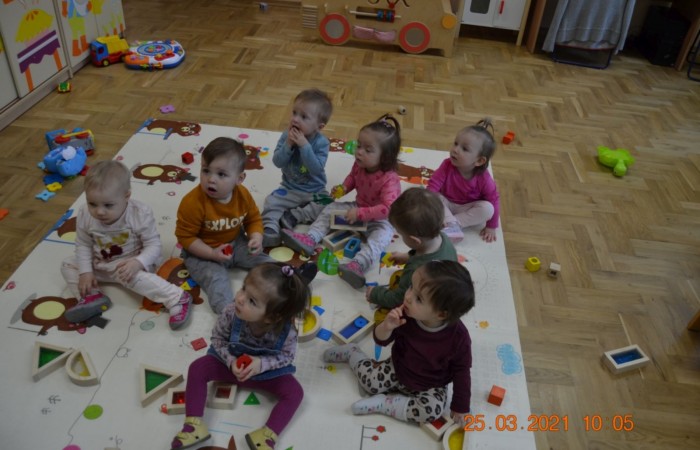 Krasnale ćwiczą rączki
