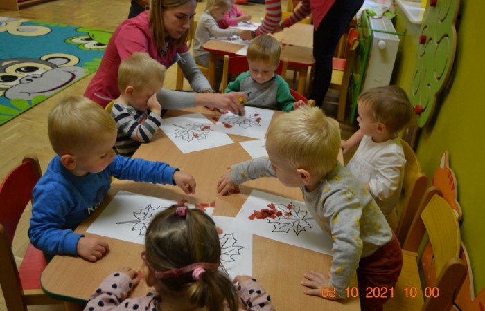 Kolorowe listki z drzewa pospadały...