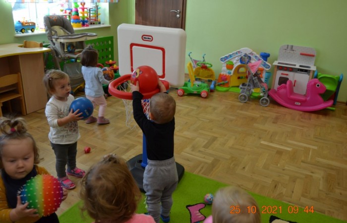 Piłka skacze raz i dwa…