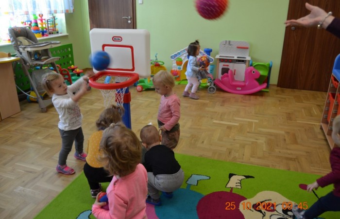 Piłka skacze raz i dwa…