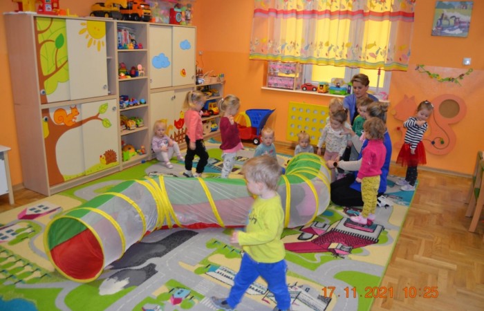 Ruchowe zabawy w tunelu animacyjnym