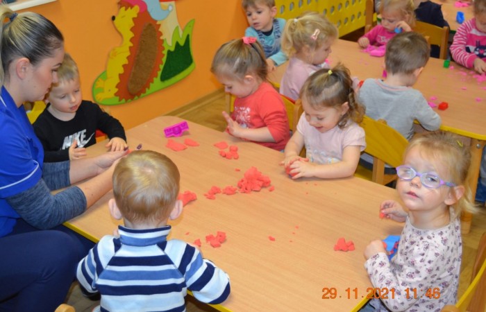 Piasek kinetyczny jako ciekawy pomysł na zabawę i naukę