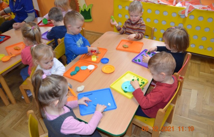 Zabawy ciastoliną na Misiach