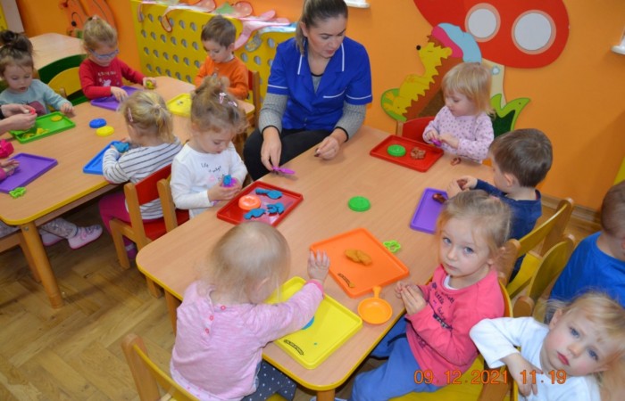 Zabawy ciastoliną na Misiach