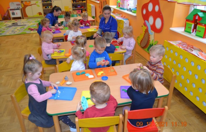 Zabawy ciastoliną na Misiach