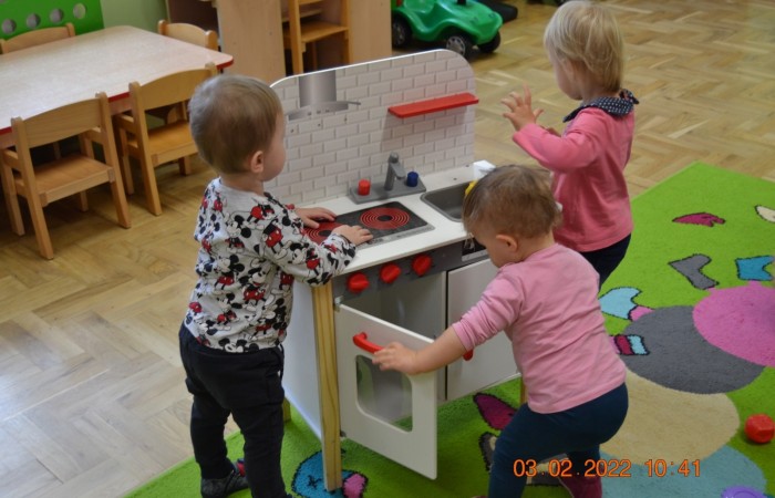 Tu sroczka kaszkę warzyła...