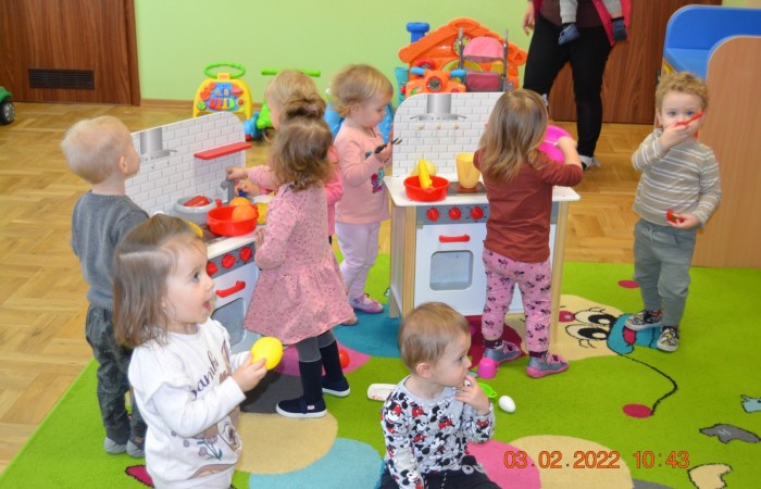 Tu sroczka kaszkę warzyła...