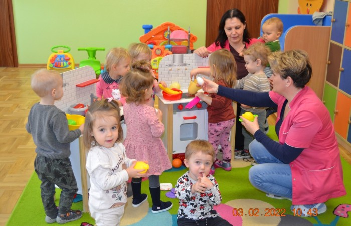 Tu sroczka kaszkę warzyła...