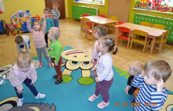 Zabawy taneczne - zajęcia z rytmiki