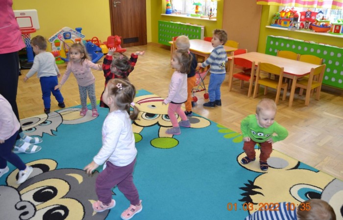 Zabawy taneczne - zajęcia z rytmiki