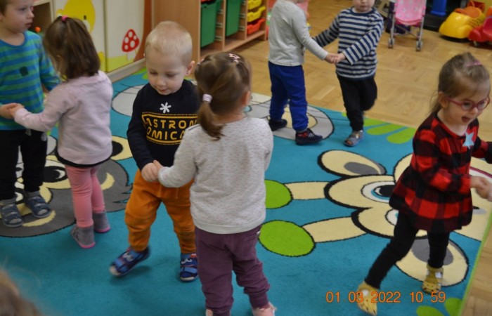 Zabawy taneczne - zajęcia z rytmiki