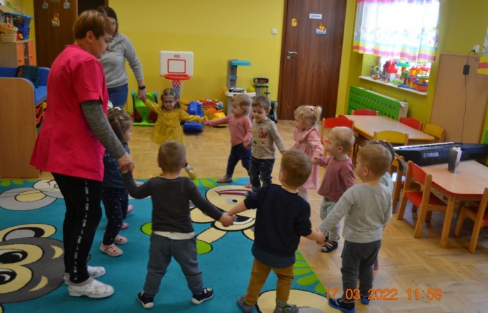 Zabawy taneczne - zajęcia z rytmiki