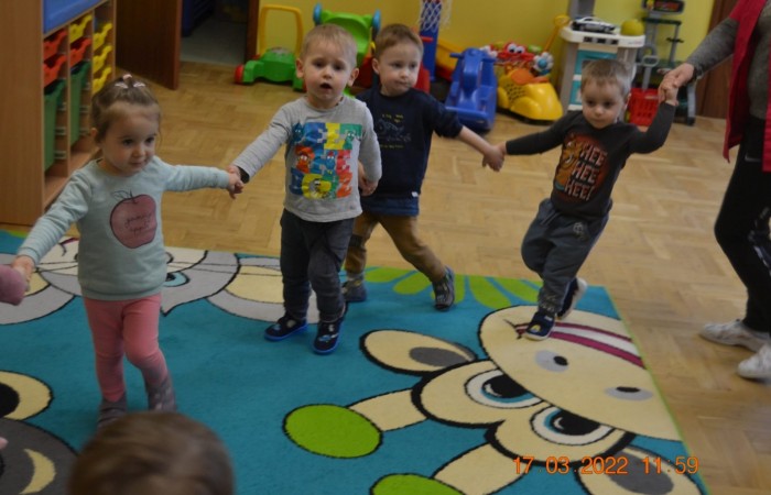 Zabawy taneczne - zajęcia z rytmiki