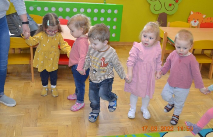 Zabawy taneczne - zajęcia z rytmiki