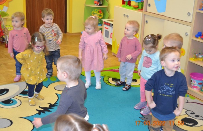 Zabawy taneczne - zajęcia z rytmiki