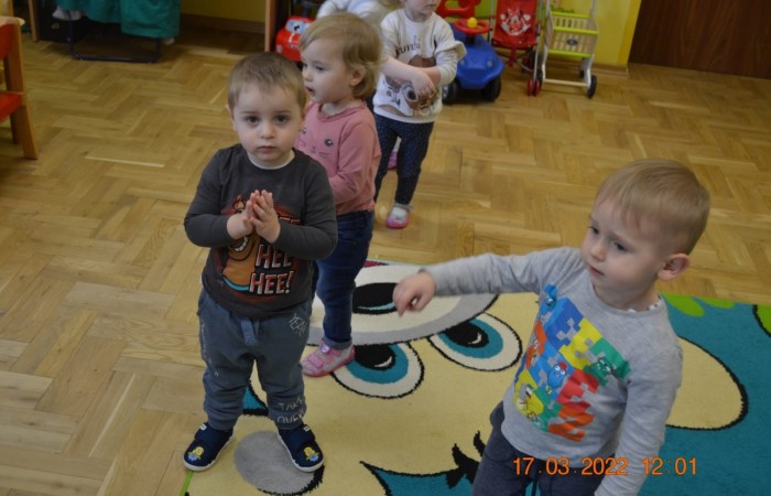 Zabawy taneczne - zajęcia z rytmiki