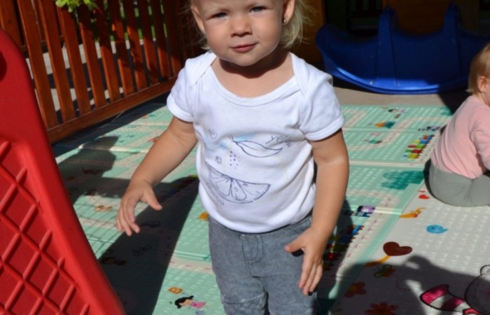 Krasnale na placu zabaw