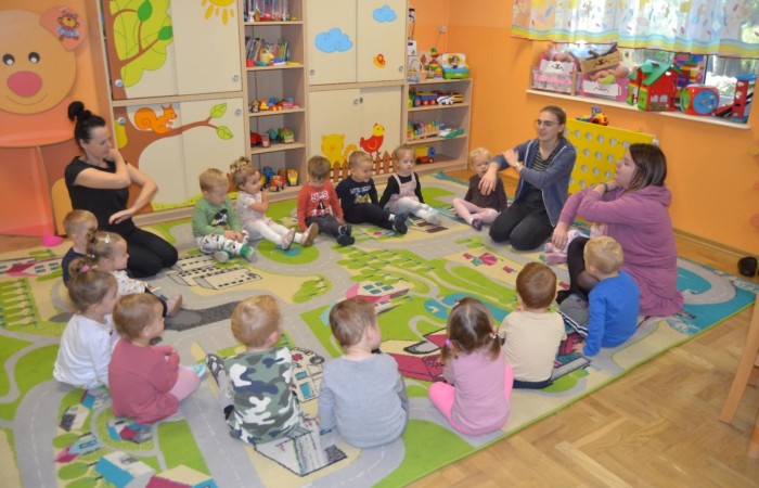 Zajęcia z rytmiki w grupie Misiów