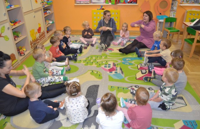 Zajęcia z rytmiki w grupie Misiów