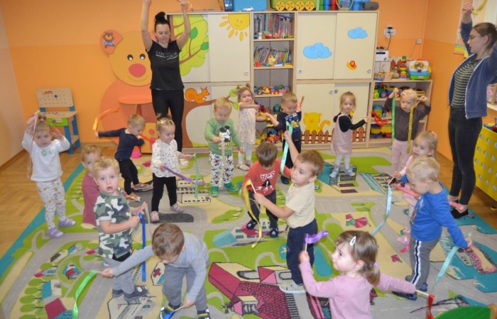Zajęcia z rytmiki w grupie Misiów
