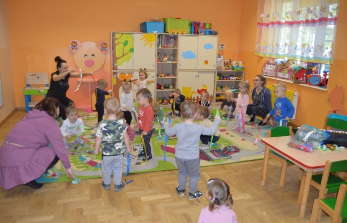 Zajęcia z rytmiki w grupie Misiów