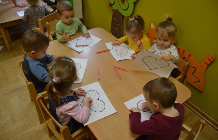 Prace walentynkowe u Żabek