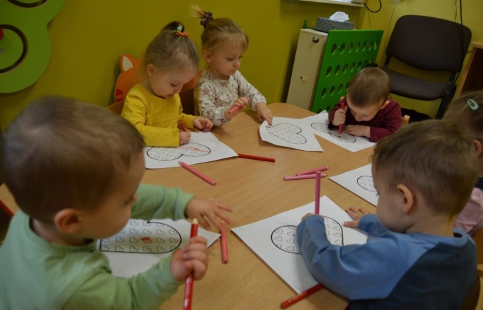 Prace walentynkowe u Żabek