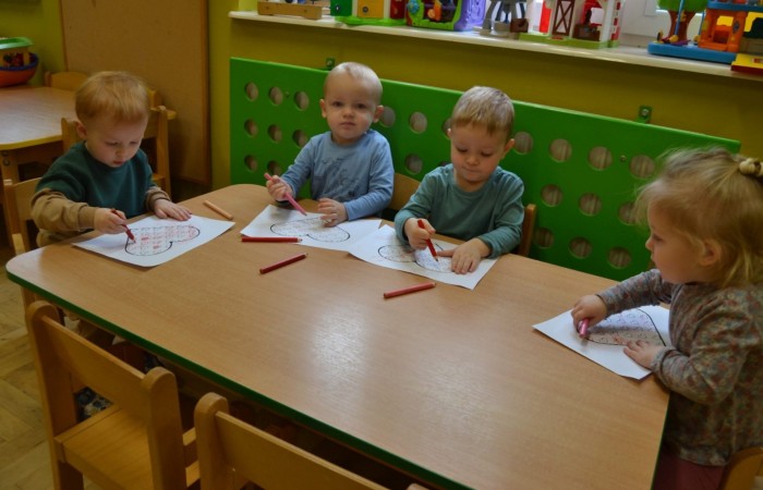 Prace walentynkowe u Żabek