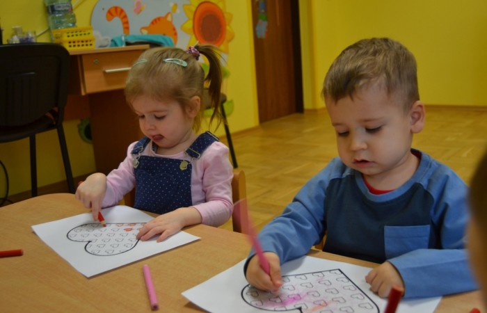 Prace walentynkowe u Żabek