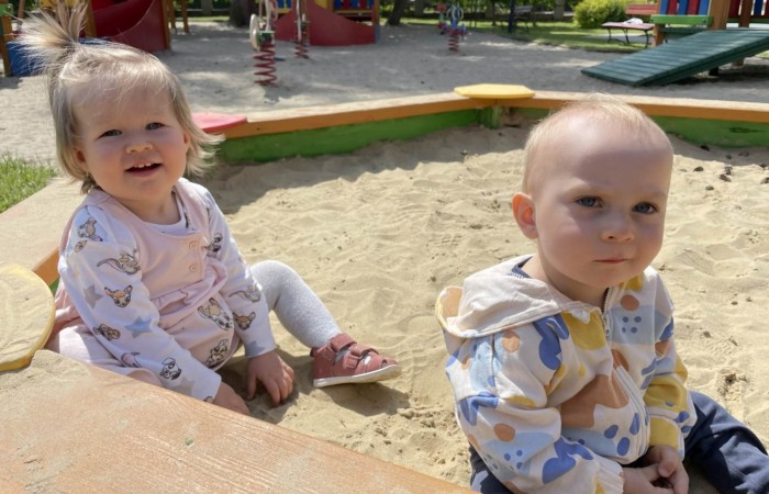 Krasnalki na placu zabaw