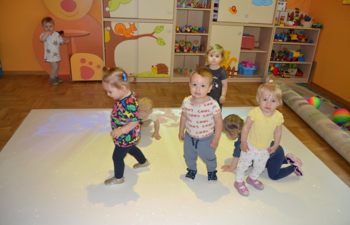 Krasnale na macie edukacyjnej