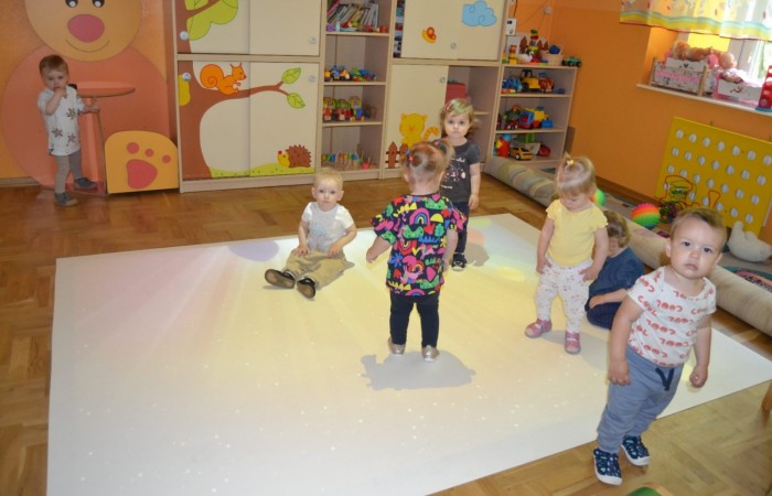 Krasnale na macie edukacyjnej