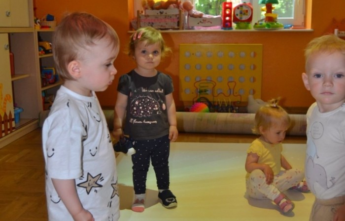 Krasnale na macie edukacyjnej
