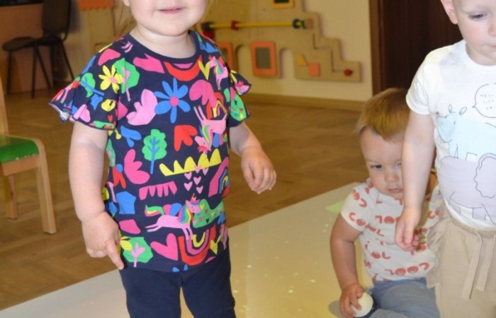 Krasnale na macie edukacyjnej