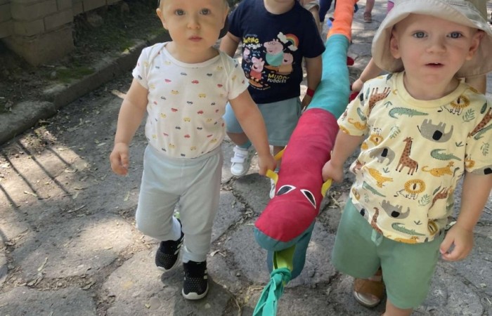 Pierwsze próby spacerku przez Krasnalki