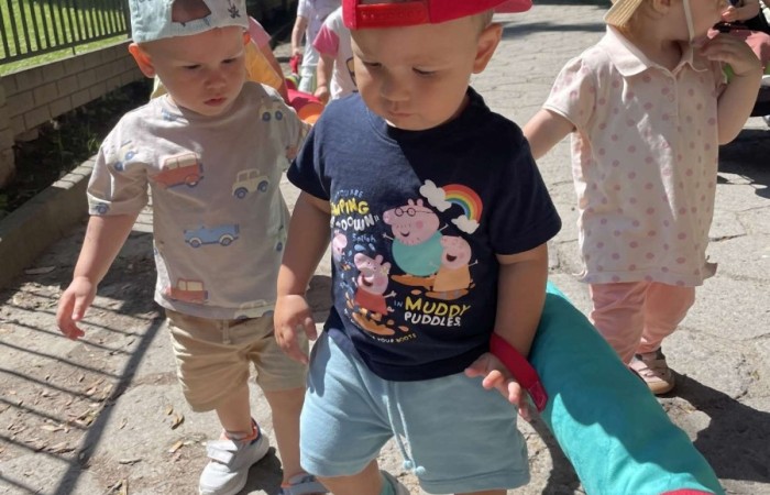 Pierwsze próby spacerku przez Krasnalki