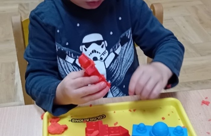 Zabawy piaskiem kinetycznym
