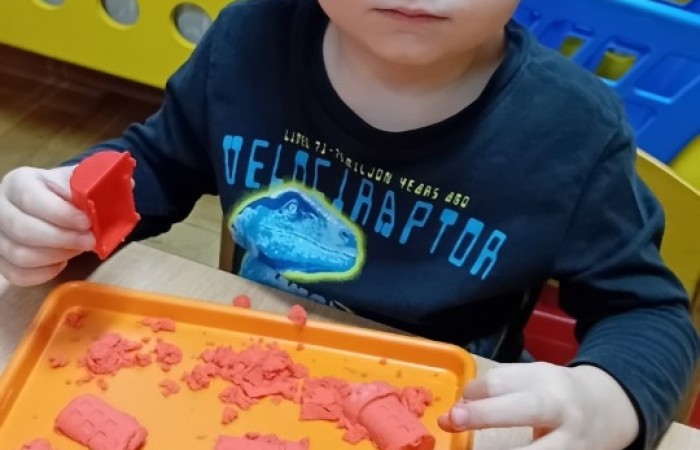 Zabawy piaskiem kinetycznym
