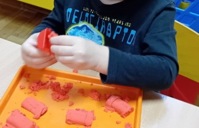 Zabawy piaskiem kinetycznym