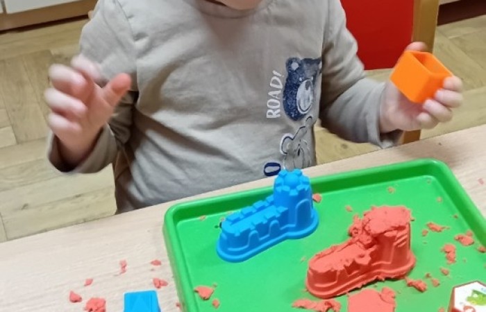 Zabawy piaskiem kinetycznym