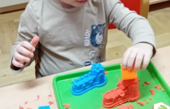 Zabawy piaskiem kinetycznym