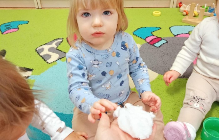 Zabawy śniegiem na Krasnalach