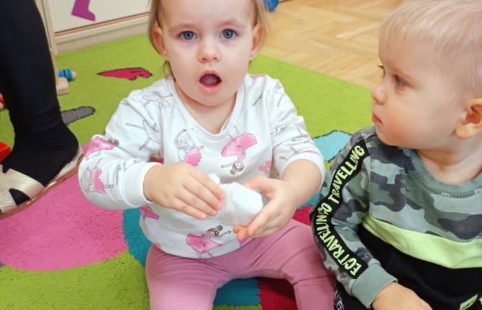 Zabawy śniegiem na Krasnalach
