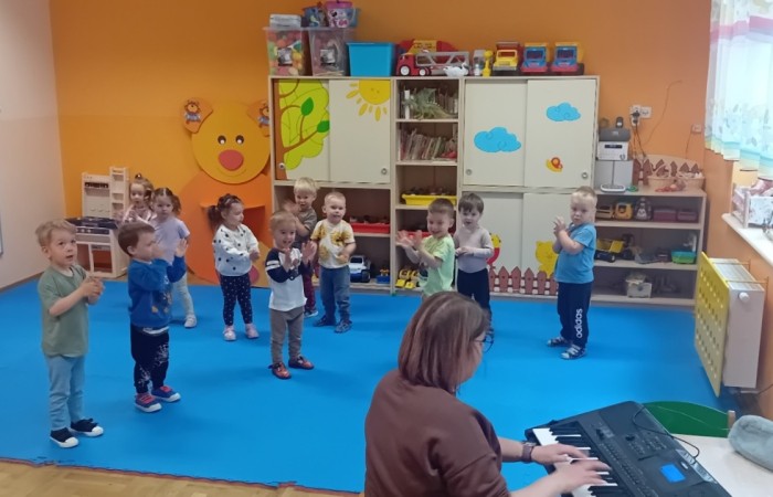 Misie na zajęciach rytmiki