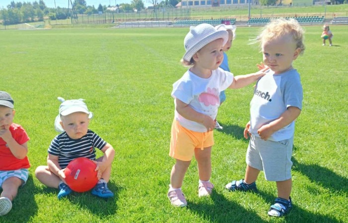 Krasnale na stadionie