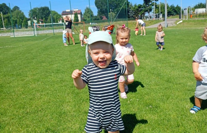 Krasnale na stadionie