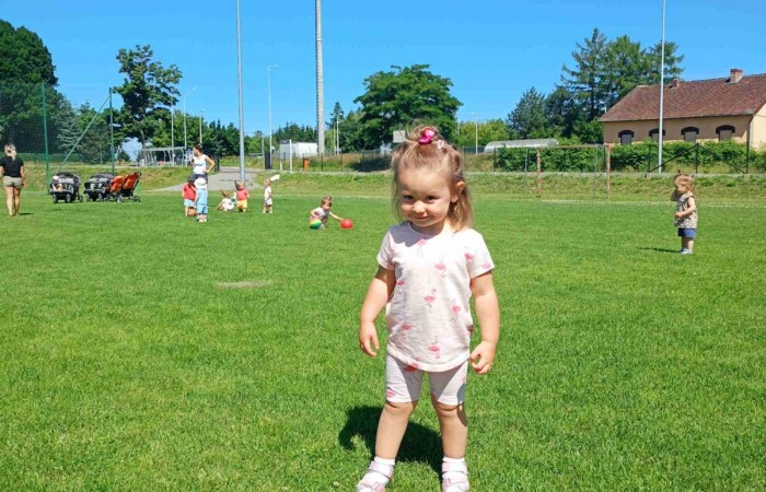 Krasnale na stadionie